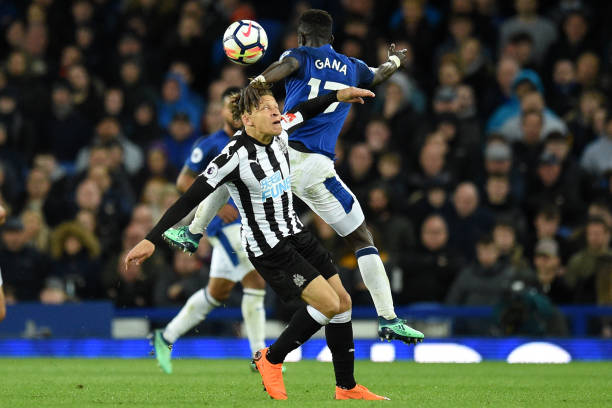 于他们的足 于他们的足